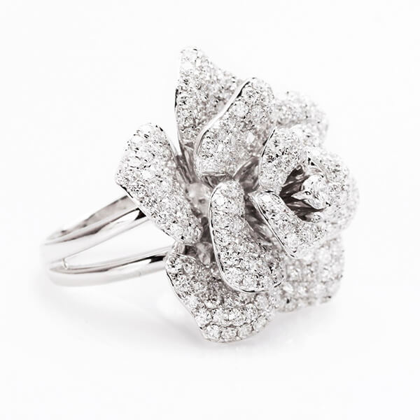 Exclusive | pierścionek z brylantami w kształcie kwiatu w 18-karatowym złocie