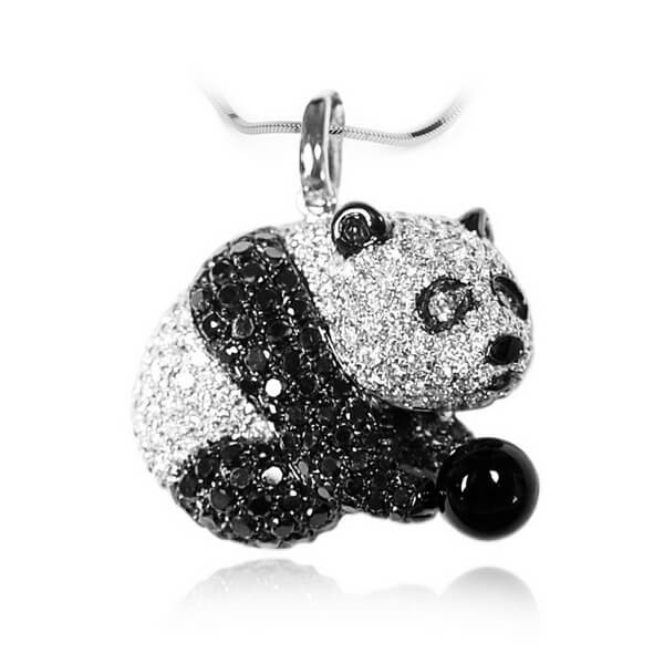 Exclusive | wisiorek panda z diamentami i onyksem w 18-karatowym złocie
