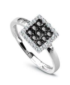 kwadratowy pierścionek z czarnymi i białymi diamentami