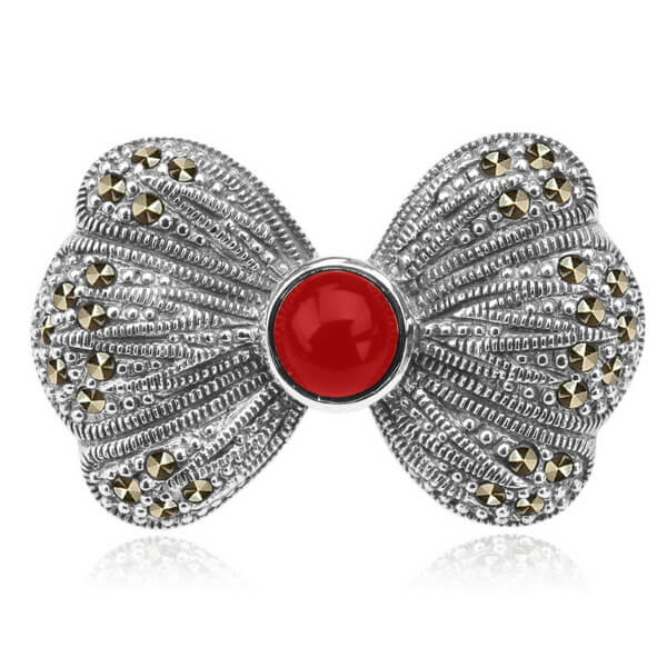 Broszka srebrna kokarda z markazytami i koralem