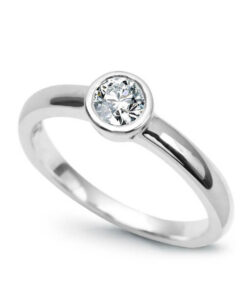 pierścionek z białego złota z brylantem 0,15ct w oprawie bezel