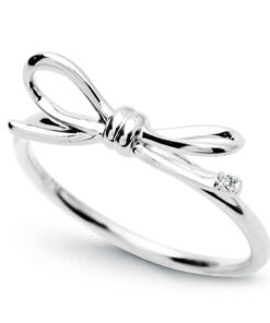 pierścionek - kokardka z białego złota z diamencikiem