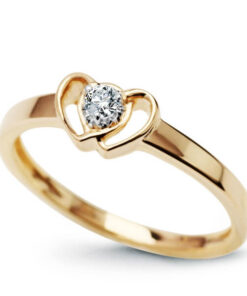 Pierścionek zaręczynowy z diamentem w kształcie serca
