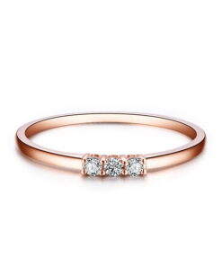 pierścionek z różowego złota z trzema brylantami