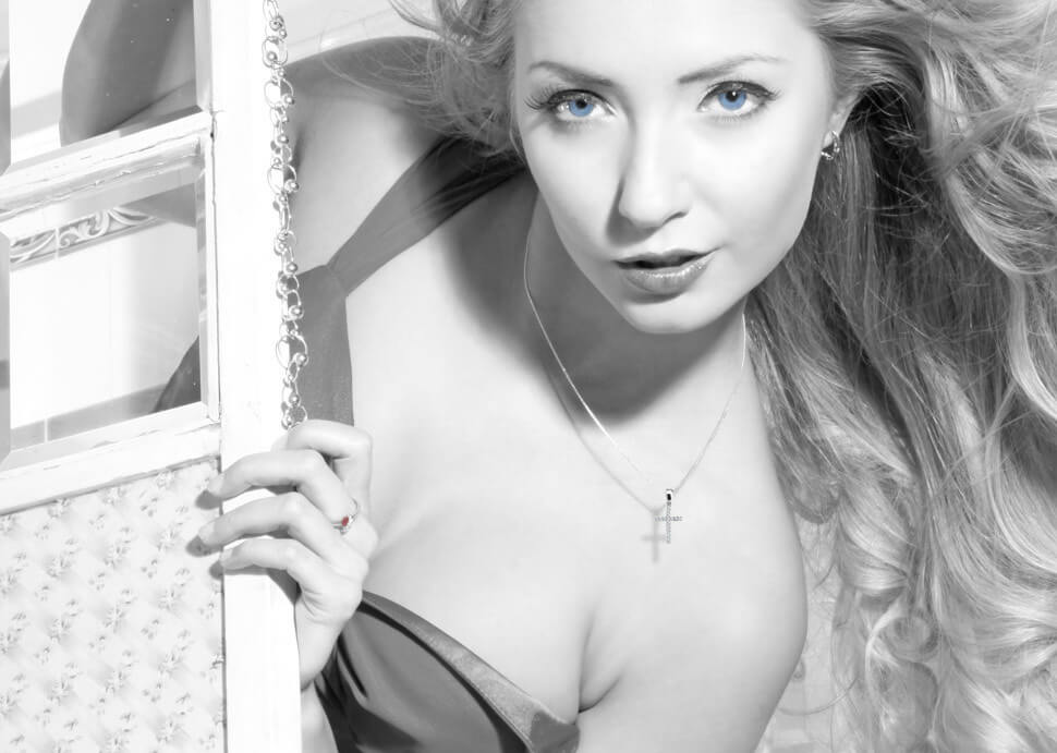 wisiorek krzyżyk z brylantami białe złoto 585 - Obrázek 3