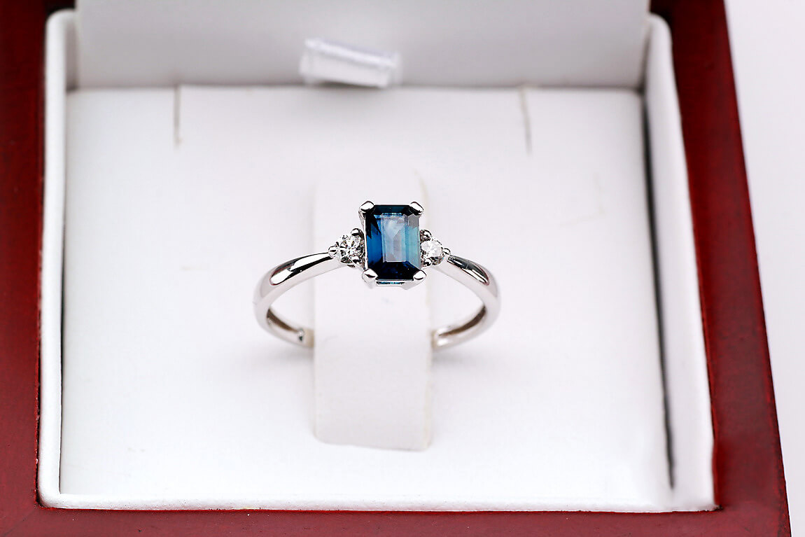 pierścionek z białego złota z szafirem i brylantami – Bild 2
