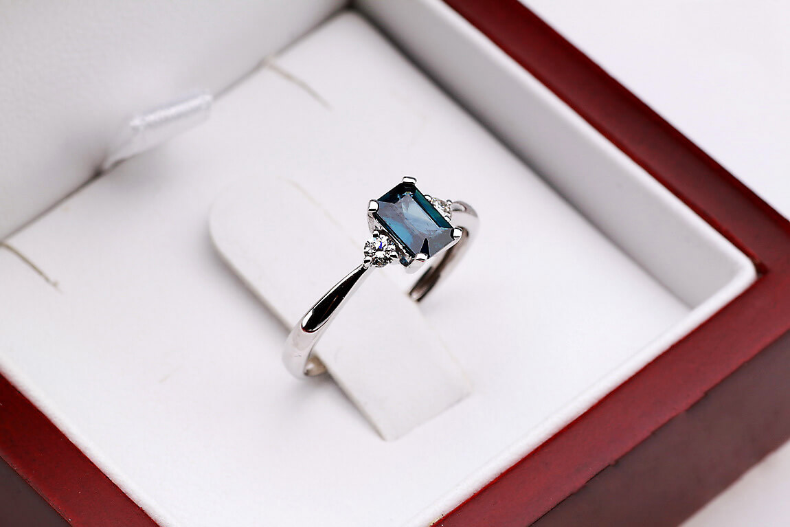 pierścionek z białego złota z szafirem i brylantami – Bild 4