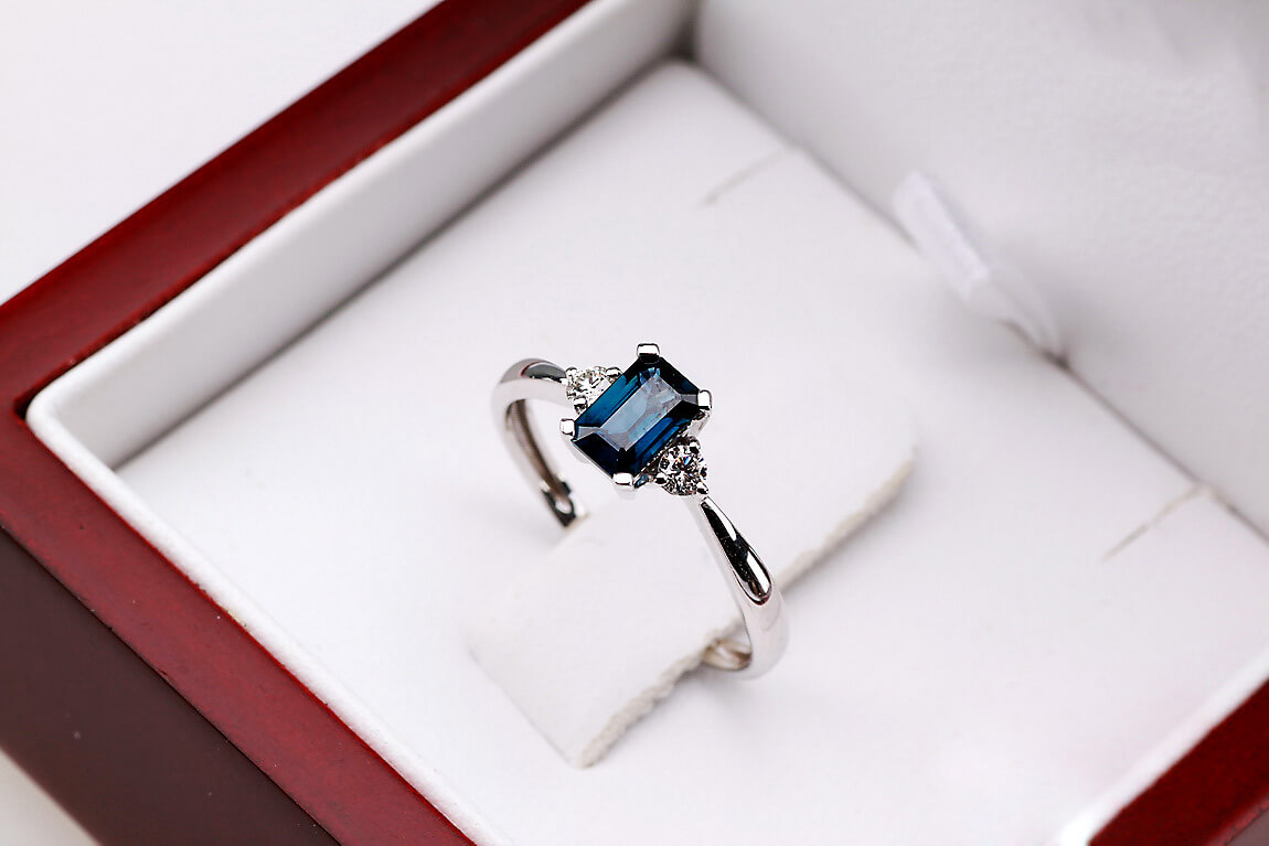 pierścionek z białego złota z szafirem i brylantami – Bild 6