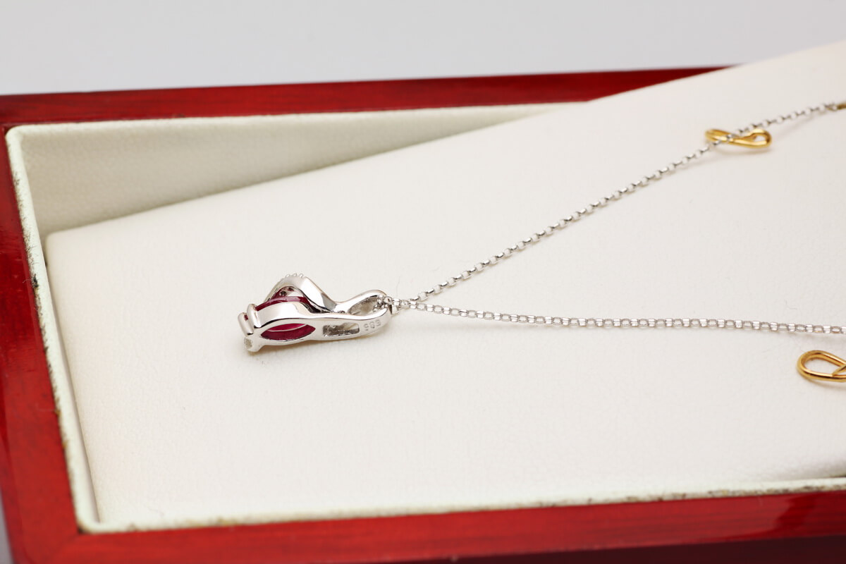 Piękny wisiorek z rubinem i diamentami w białym złocie 585 - obrazek 7