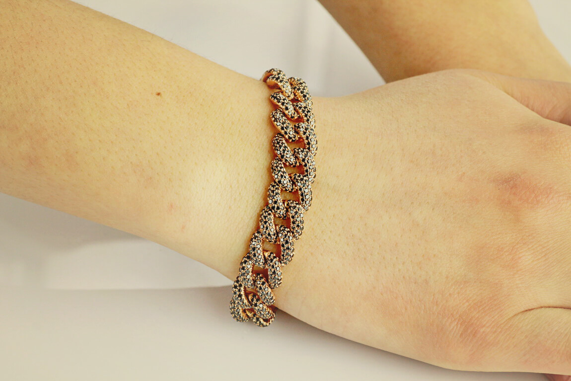 Exclusive | Bransoleta łańcuch z czarnymi brylantami w różowym złocie 18k - obrazek 2