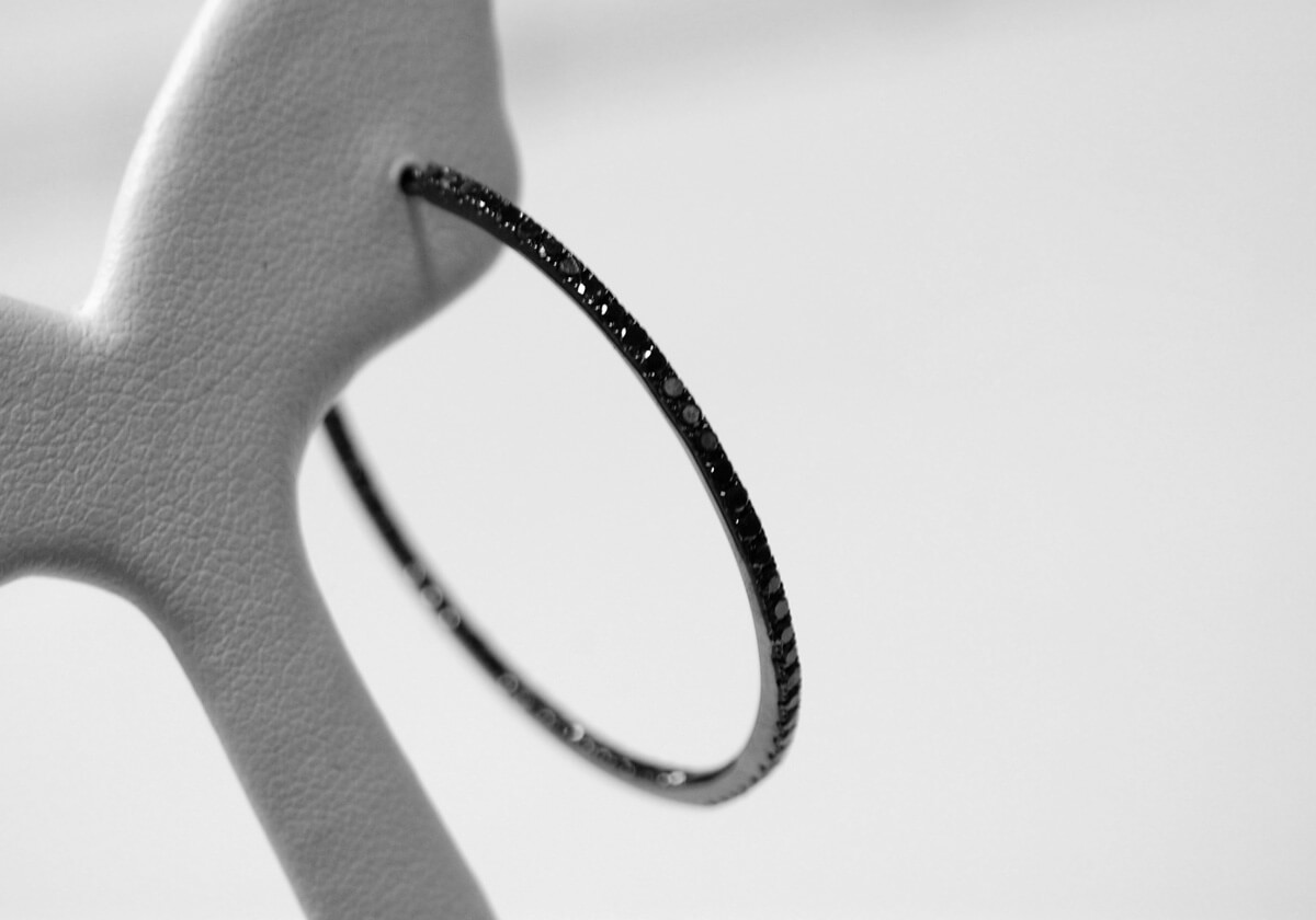 Exclusive | kolczyki koła z czarnego złota z czarnymi diamentami - obrazek 3