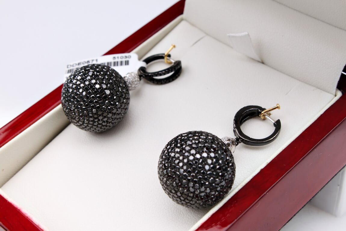 Exclusive | wiszące kule kolczyki z czarnymi i białymi diamentami – Bild 8