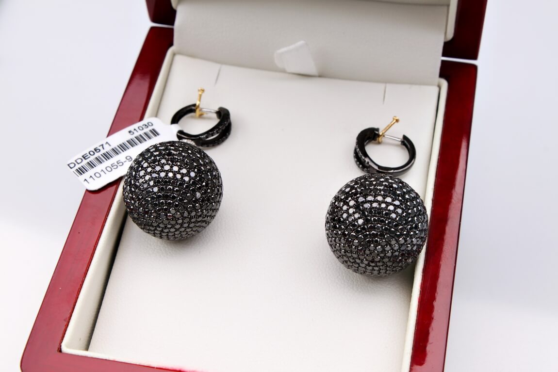 Exclusive | wiszące kule kolczyki z czarnymi i białymi diamentami – Bild 10