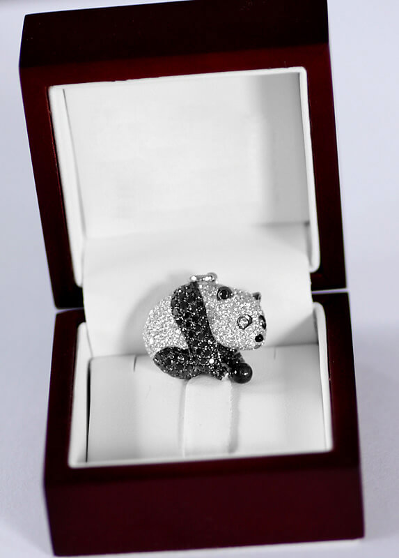 Exclusive | wisiorek panda z diamentami i onyksem w 18-karatowym złocie - obrazek 4