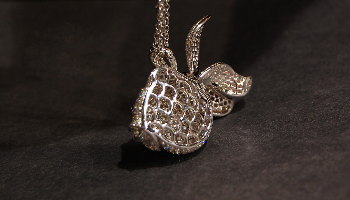 Exclusive | złota rybka z brylantami w 18-karatowym białym złocie - obrazek 3