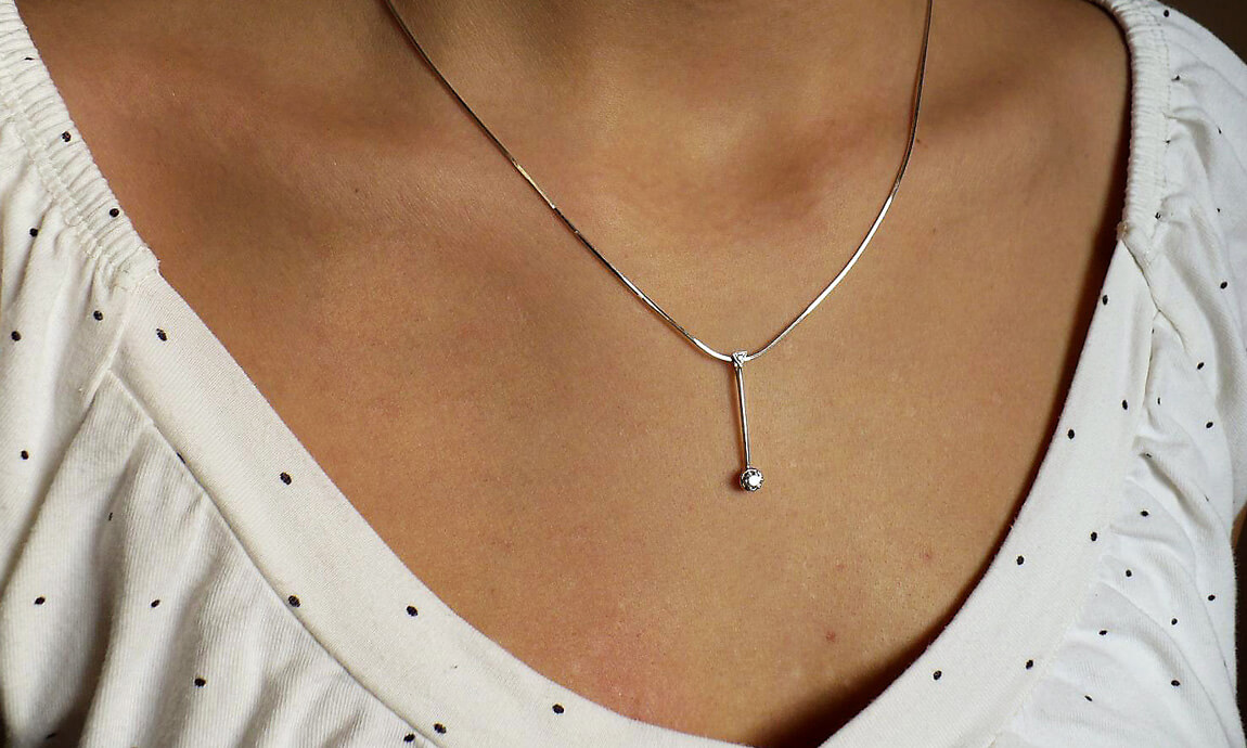 Exclusive | piękny długi wisiorek z dwoma brylantami w 18-karatowym złocie – Bild 4