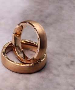 Alternatywny widok Solidna obrączka z żółtego złota 0,750 z brylantami