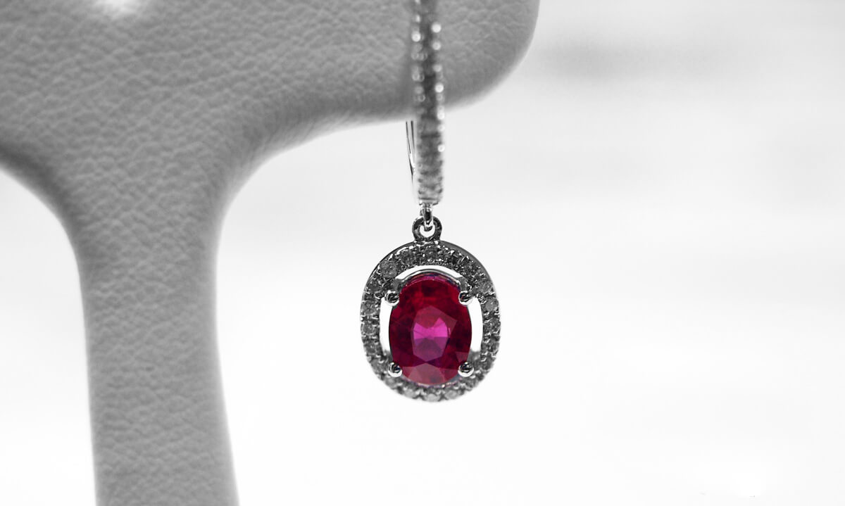 Exclusive | Wiszące brylantowe kolczyki z rubinami - obrazek 3