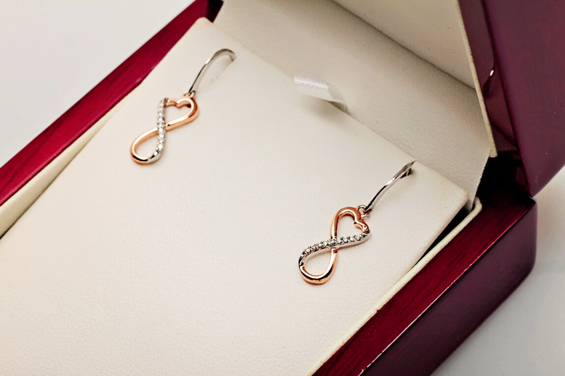 Wiszące biało-różowe kolczyki z diamentami - Obrázek 5