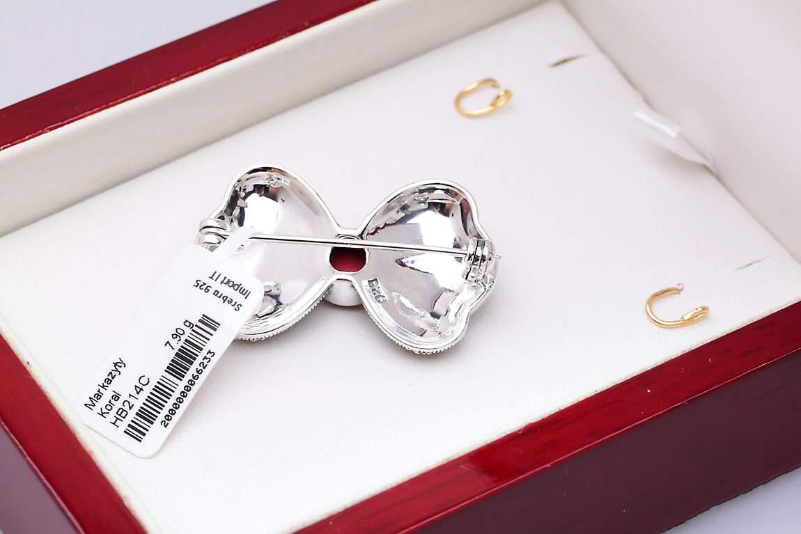 Broszka srebrna kokarda z markazytami i koralem - obrazek 4