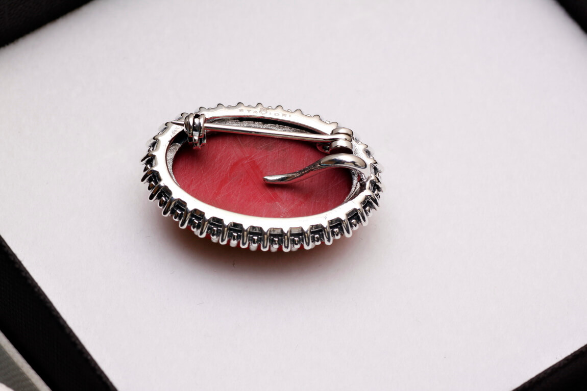 Broszka srebrna owalna z koralem i markazytami - obrazek 5