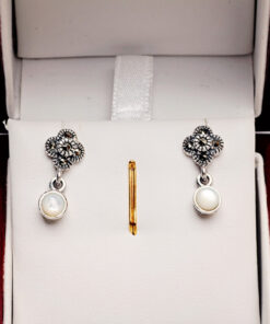 Alternative Ansicht von Srebrne drobne kolczyki z markazytami i masą perłową - KDM4111