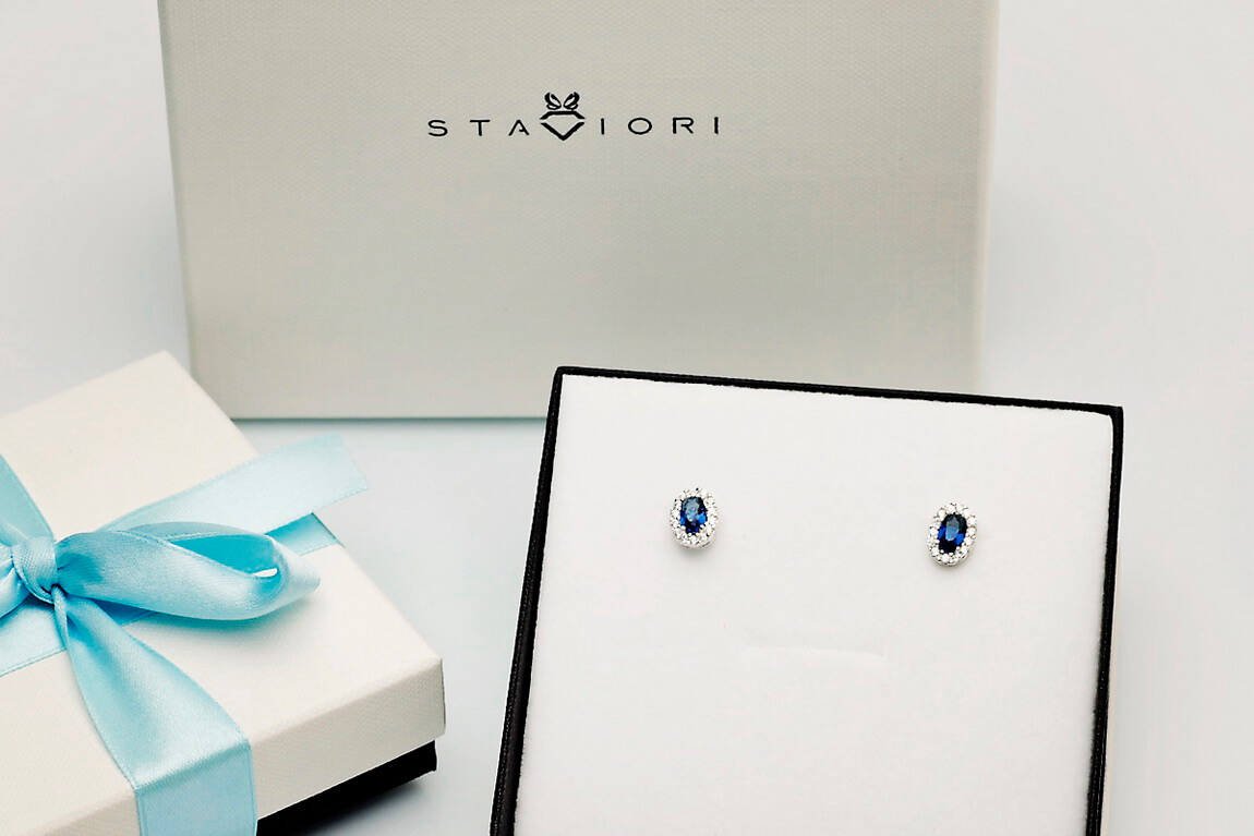 Srebrne kolczyki z niebieską cyrkonią na sztyfcie - obrazek 2