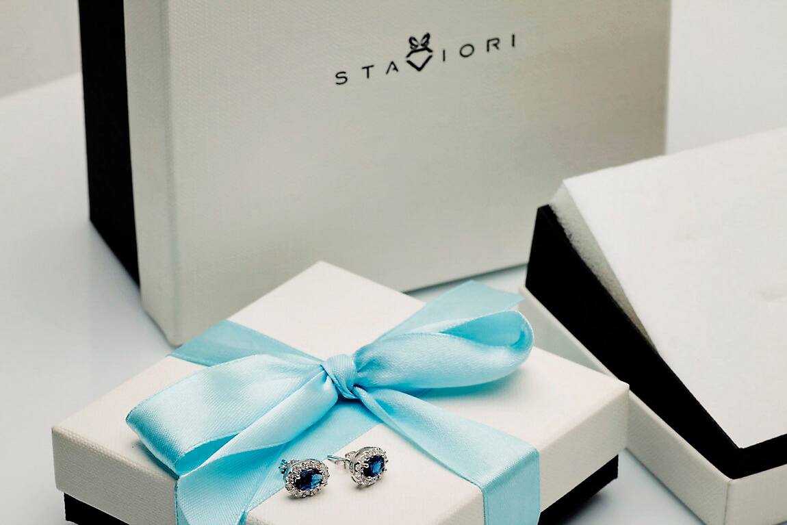 Srebrne kolczyki z niebieską cyrkonią na sztyfcie - obrazek 5