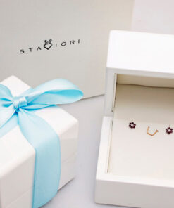 Alternatywny widok Kolczyki kwiatki z rubinami i diamentami - KBD0500R