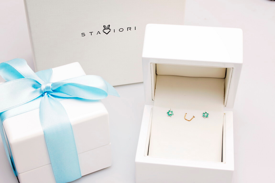 Kolczyki kwiatki ze szmaragdami i diamentami - KBD0500E - obrazek 3