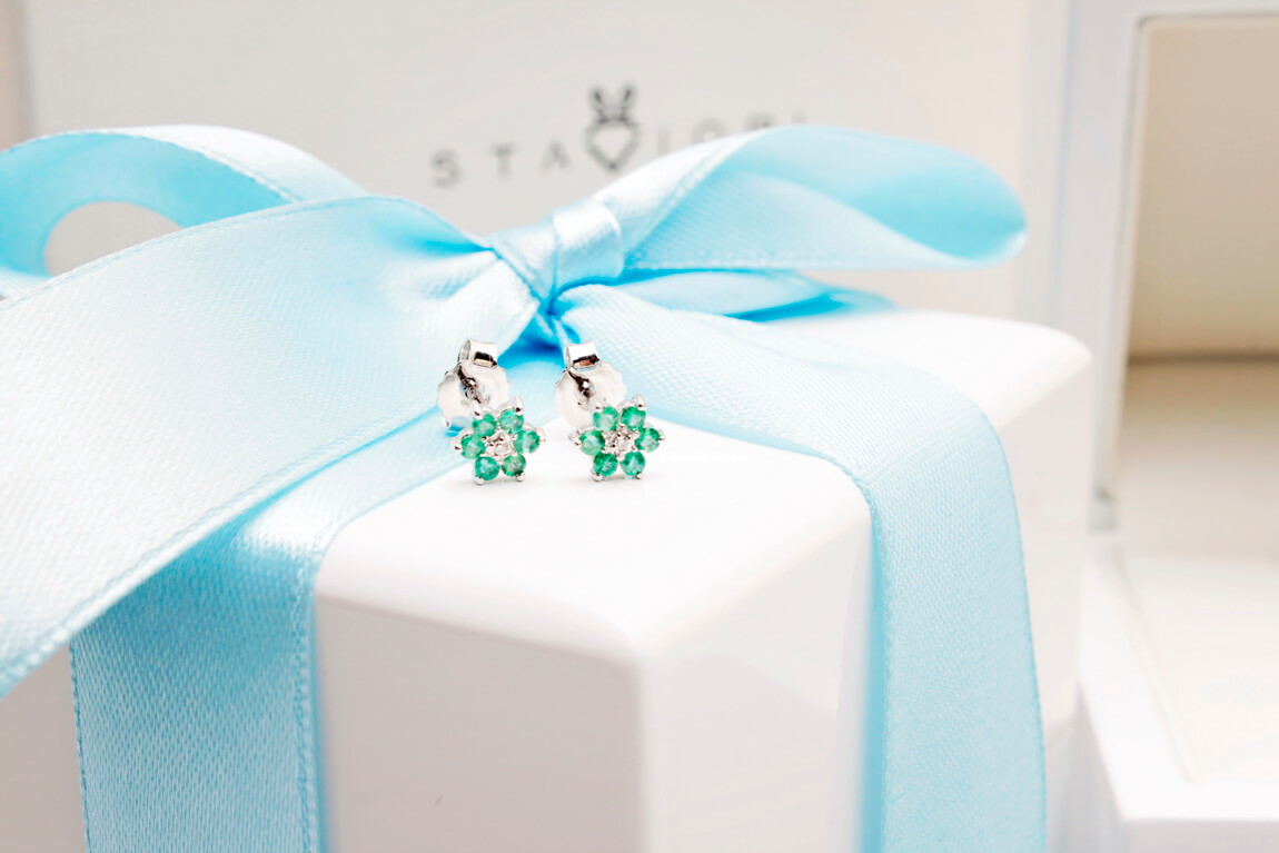 Kolczyki kwiatki ze szmaragdami i diamentami - KBD0500E - obrazek 8