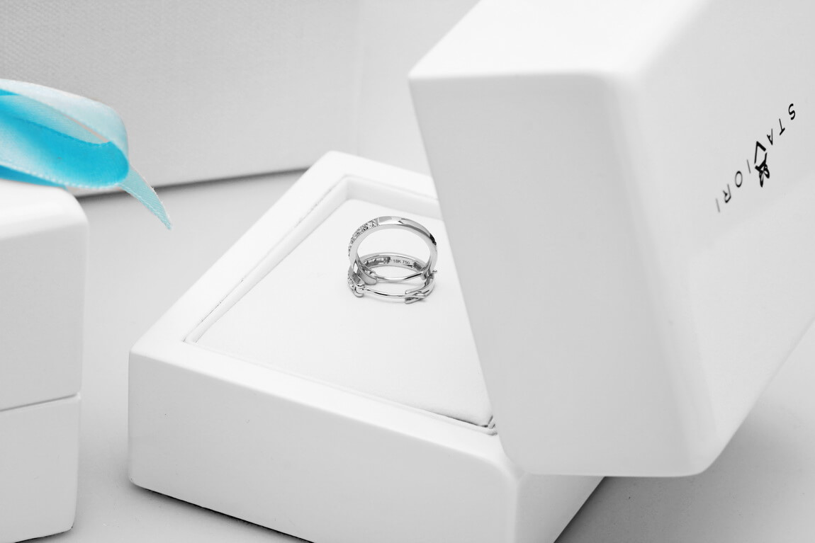 Śliczne kolczyki kółka z brylantami w 18-karatowym złocie - DDE0014W - Obrázek 6