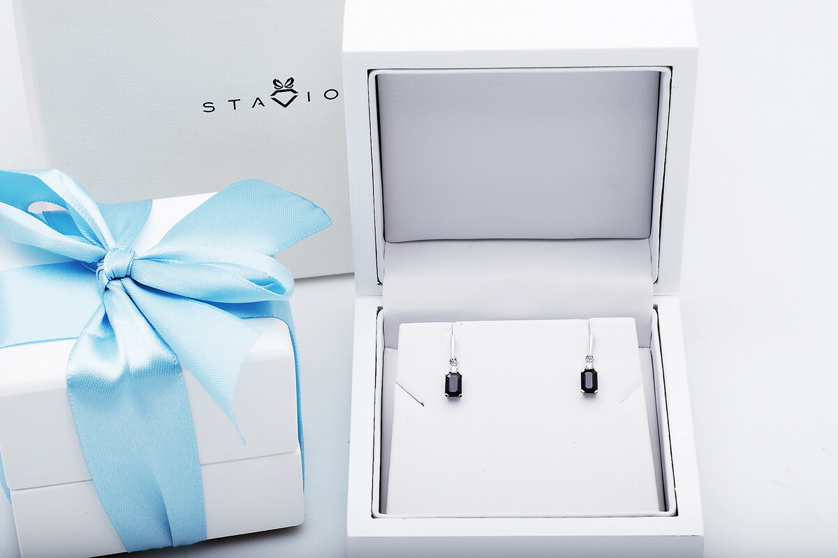 Wiszące kolczyki z białego złota z szafirami - KBD1924S - Image 3