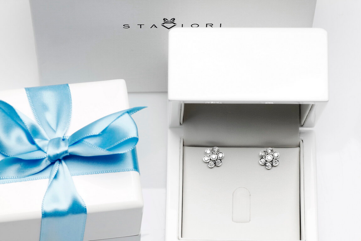 Exclusive | Brylantowe kolczyki kwiatki - obrazek 2