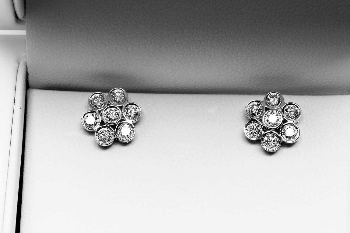 Exclusive | Brylantowe kolczyki kwiatki - obrazek 5