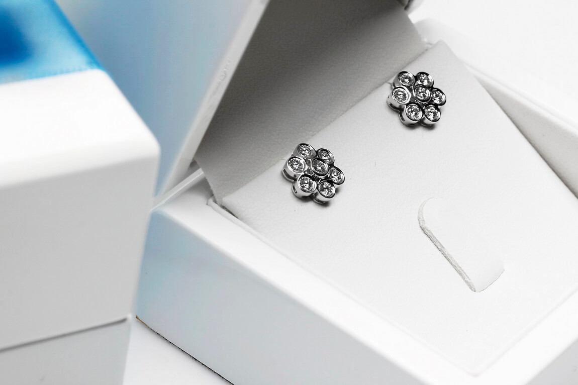 Exclusive | Brylantowe kolczyki kwiatki - obrazek 6