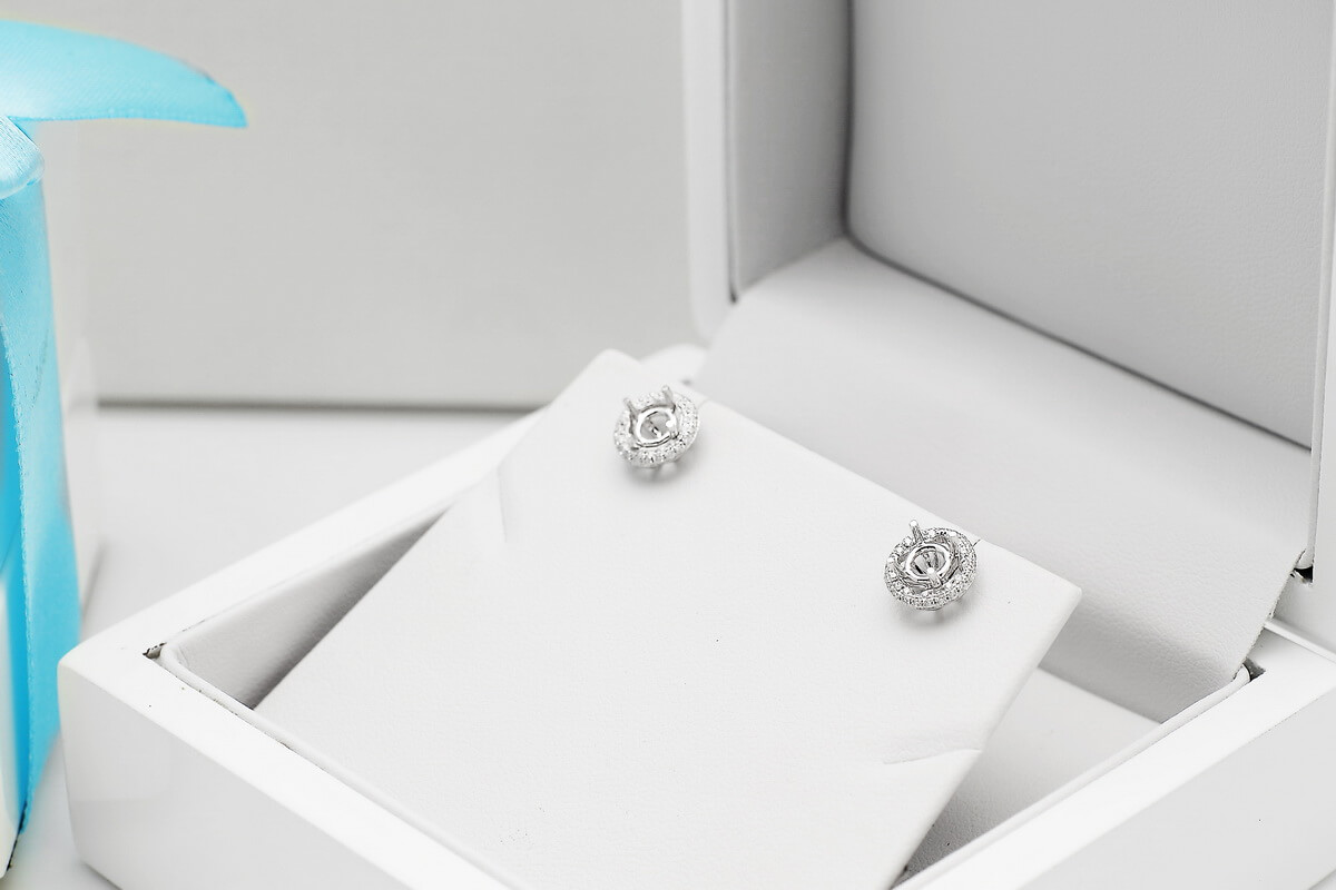 Exclusive | Brylantowa oprawa kolczyków w 18-karatowym złocie - obrazek 3