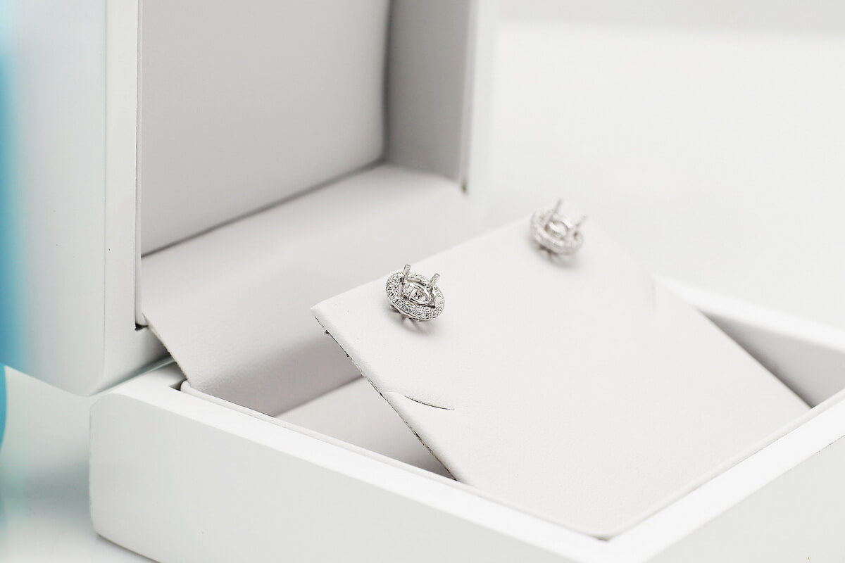 Exclusive | Brylantowa oprawa kolczyków w 18-karatowym złocie - obrazek 6