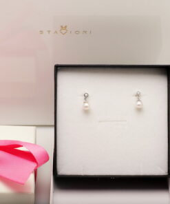 Alternatywny widok Srebrne piękne kolczyki z wiszącą perełką