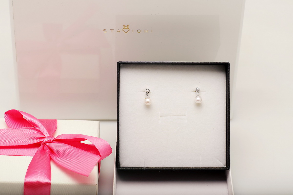 Srebrne piękne kolczyki z wiszącą perełką - Image 2