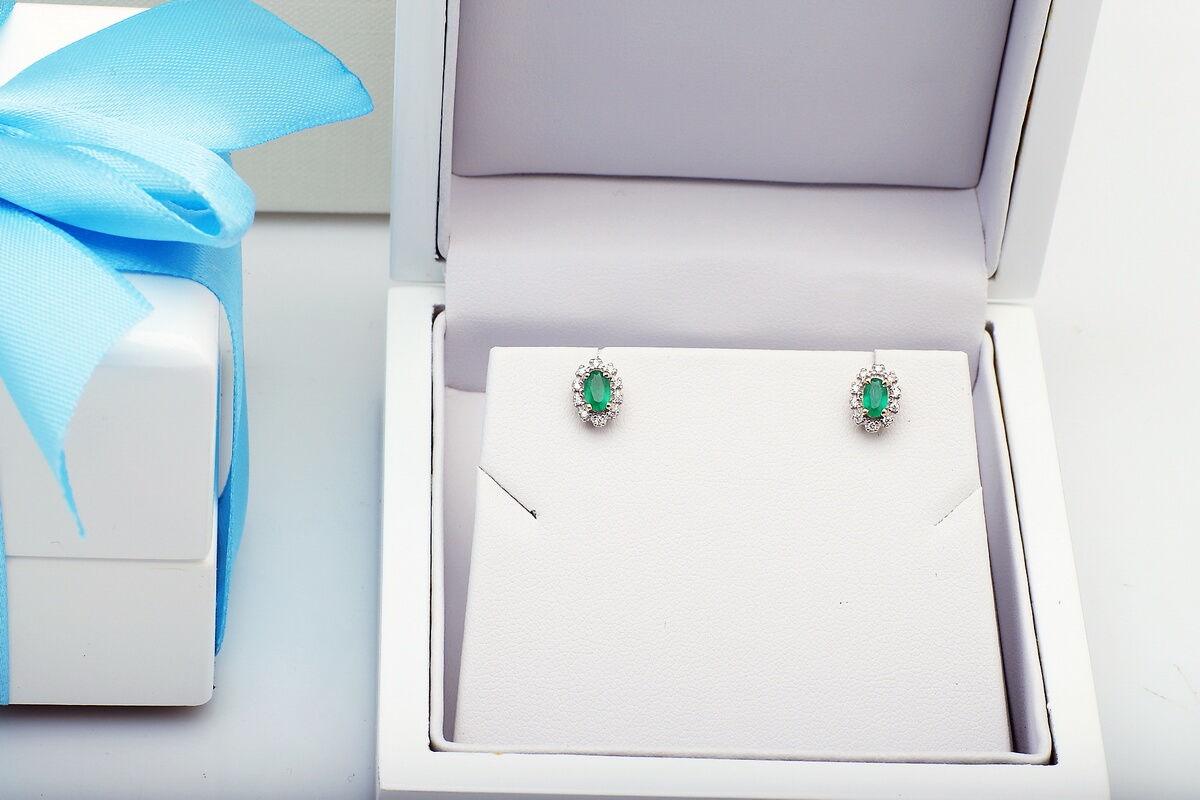 Kolczyki ze szmaragdami i diamentami - Image 4