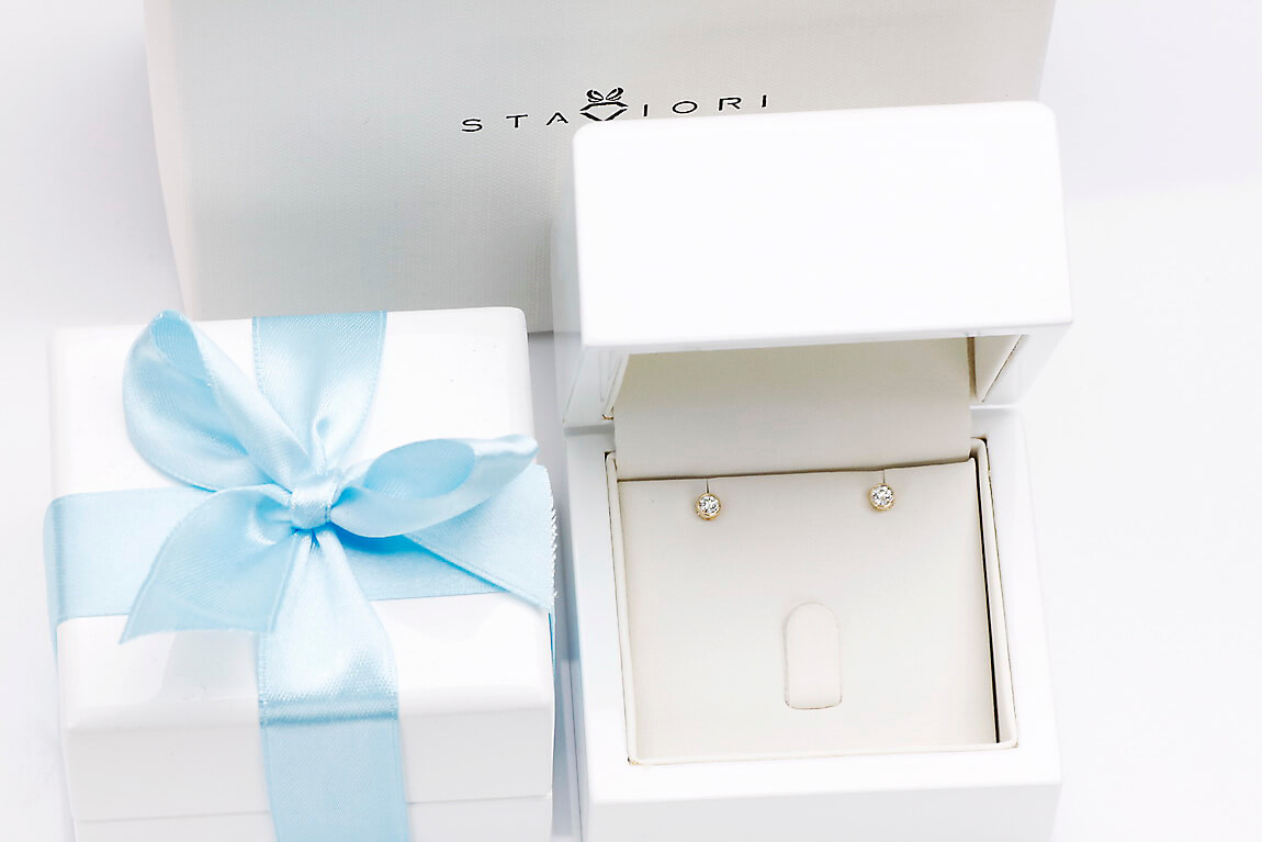 Złote kolczyki okrągłe z brylantami o masie 0,20ct – Bild 4