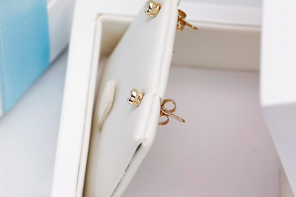 Złote kolczyki okrągłe z brylantami o masie 0,20ct – Bild 7