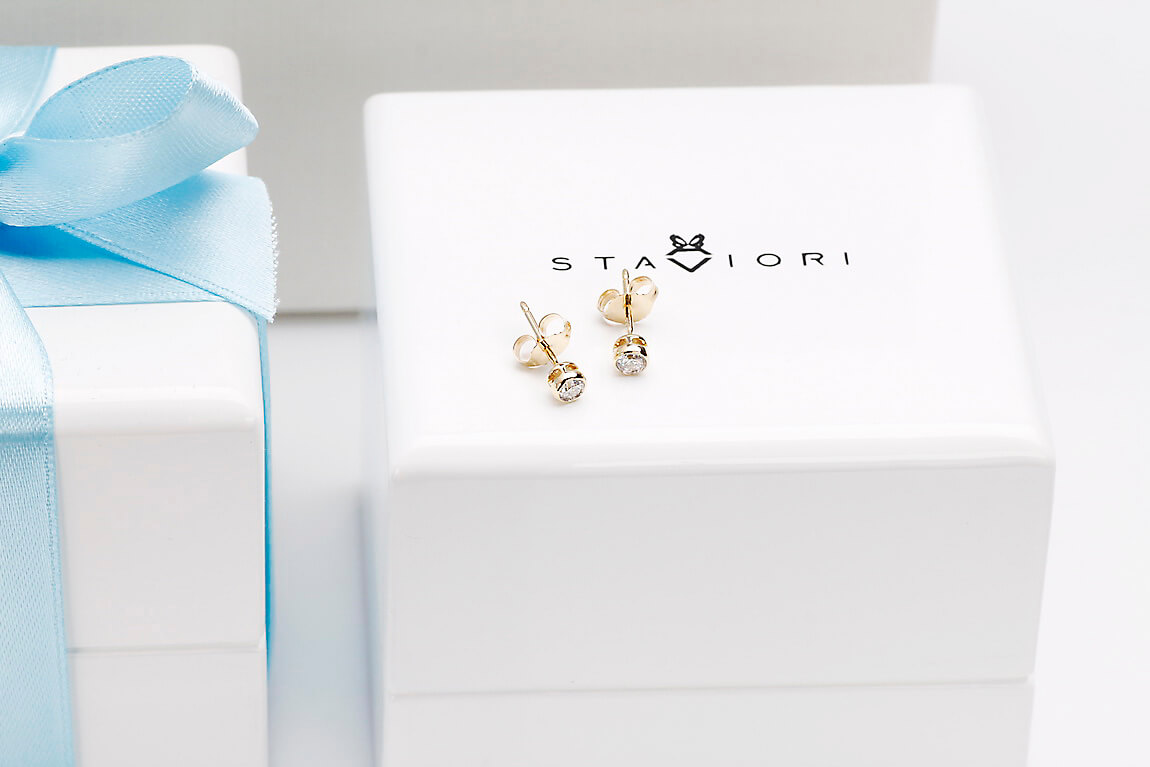 Złote kolczyki okrągłe z brylantami o masie 0,20ct – Bild 8