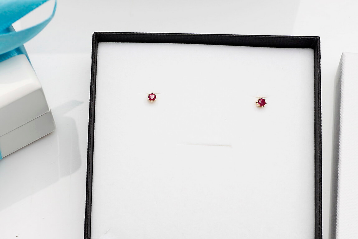 Złote kolczyki z rubinami z żółtego złota – Bild 8