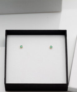 Alternative view of Złote kolczyki ze szmaragdami