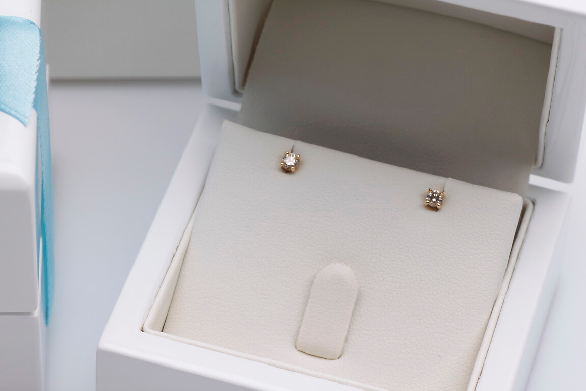 Cudne małe złote kolczyki z diamentami 0,10ct - obrazek 4