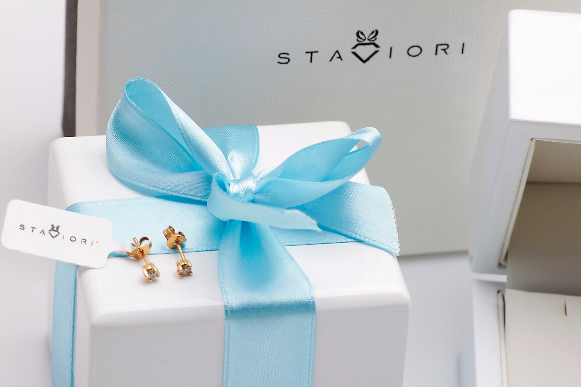 Cudne małe złote kolczyki z diamentami 0,10ct - obrazek 8