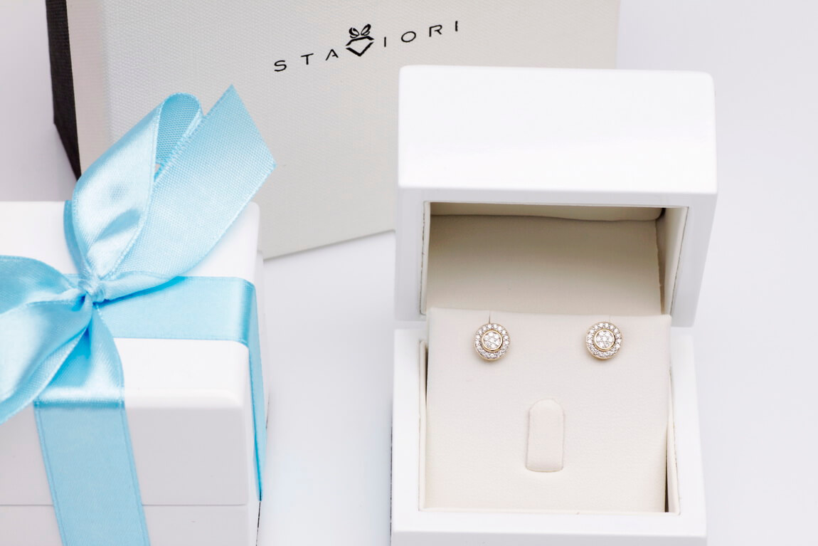 Piękne okrągłe kolczyki z diamentami - obrazek 2