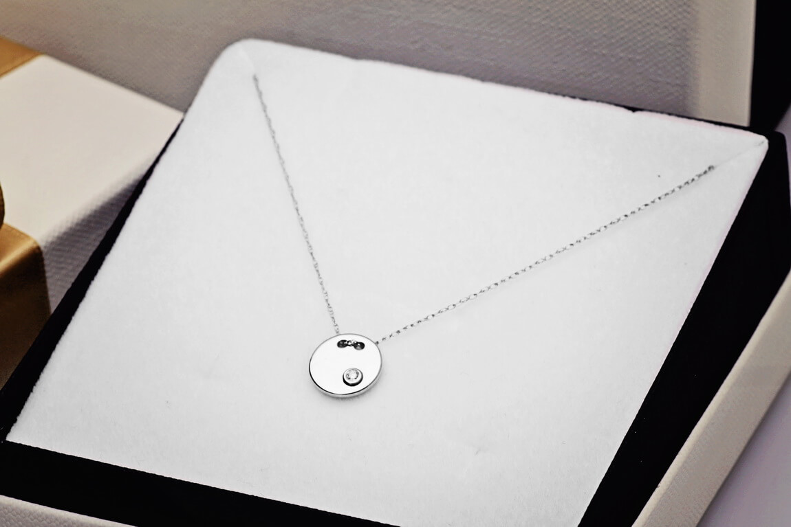 Naszyjnik z brylantem w białym złocie - obrazek 3